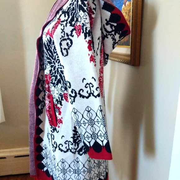 SALE!! TODA BELLA Aztec Cardigan with Hoodie - Picture 4 of 8
